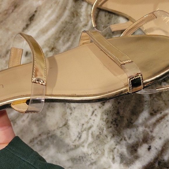 Tamara Mellon flat gold strap sandal with clear strap - Picture 8 of 10